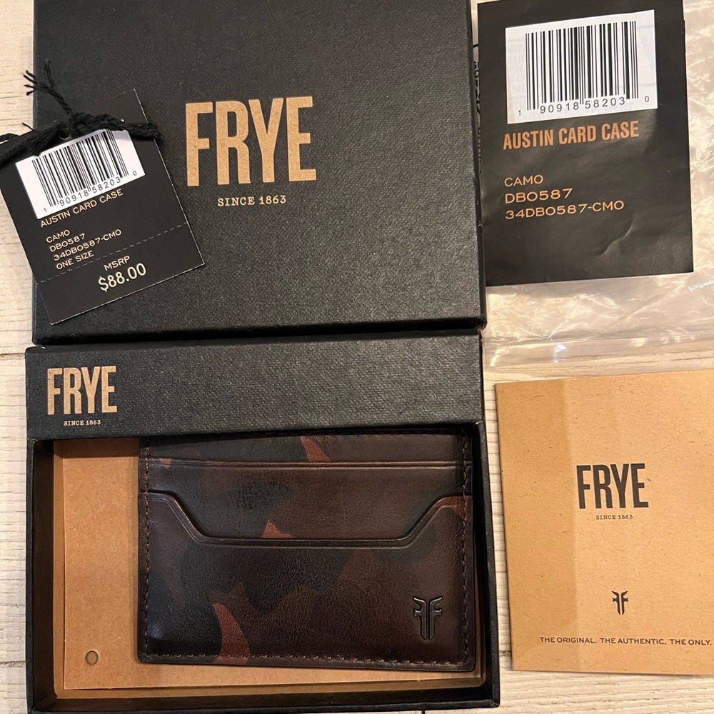 NWT Frye Austin camo leather card case